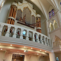 後ろでは聖歌隊のかたが生演奏してくれました