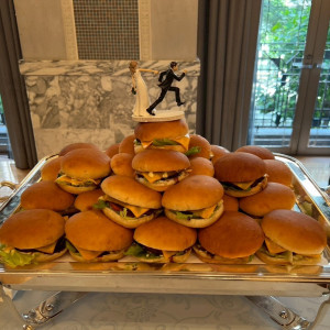 ウェディングケーキの代わりのハンバーガー|739045さんのホテルモントレ京都の写真(2500950)