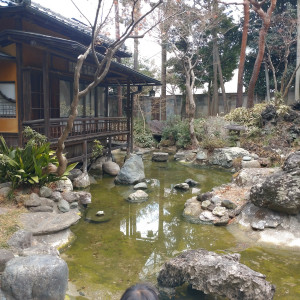 庭園から新郎ブライズルーム外観を望む。
チャペルへの通り道。|739071さんの二葉楼の写真(2380192)