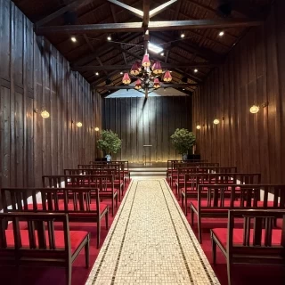 倉だった建物をリノベーションした素敵な挙式会場。