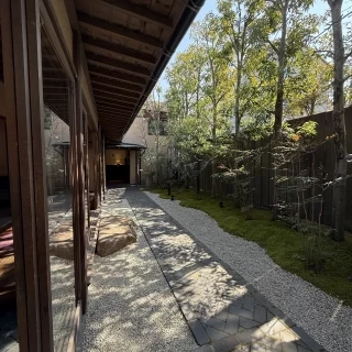 息を呑むほど素敵な枯山水のお庭。