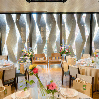 自然光が入る披露宴会場