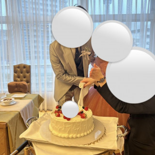 新郎新婦ケーキカット