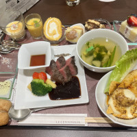 終わったら前菜以外のご飯とデザートブッフェのケーキ