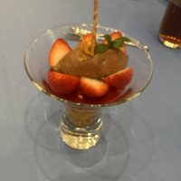 イチゴとチョコのパフェ
