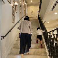 会場へ向かうのに階段があります。エレベーターもあります。