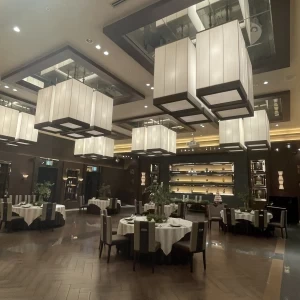 シックでアットホームな広さの披露宴会場|739350さんのデュクラス大阪/FIVESTAR WEDDINGの写真(2421924)