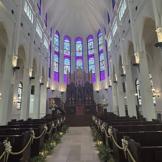 ステンドグラスから入り込む光が良かったです。天候に左右されず