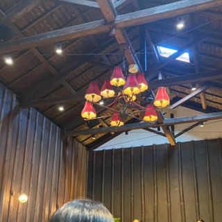 木の造りで重厚感があって趣のある会場でした。