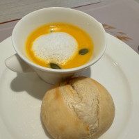 かぼちゃのスープとパン
パンもすごくおいしかったのが印象的