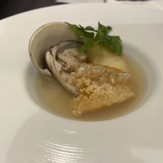 タイの揚げ物とスープ