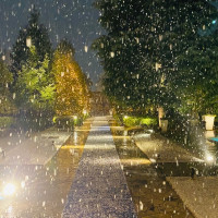 外観、3月で雪がふって幻想的な景色になりました