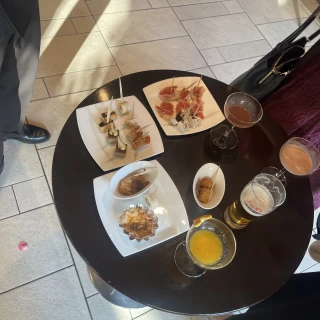 ロビーでお料理がたべられました
