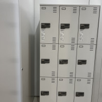 会場内にロッカーがありました。クロークもあります。
