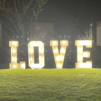 LOVE電球はゲスト同士も写真を撮り合うなど映えてました。