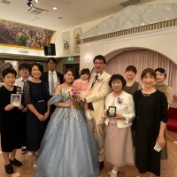 披露宴会場でみんなと撮影