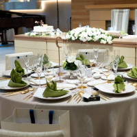 披露宴会場のゲストテーブルコーディネート