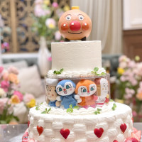 ウェディングケーキです。
2段プラスクリアケース持ち込みで