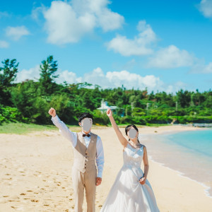 会場近くのビーチで撮影|740364さんの瀬良垣島教会/アールイズ・ウエディングの写真(2388749)