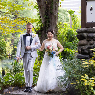 披露宴はお庭で行いました。石畳の美しい階段から入場します。