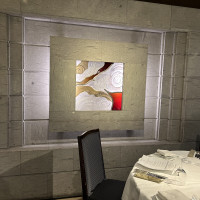 歴史のある建物ですが、壁が白いため圧迫感はありませんでした。