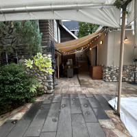 ガーデンからバーカウンターを見た様子