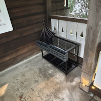 傘立てもあり、雨の日でも安心