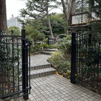 ガーデンから建物に通じるゲートです。