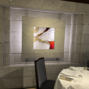 歴史のある建物ですが、壁が白いため圧迫感はありませんでした。|740506さんのアーモニーアグレアーブル(旧:マノワール・ディノ)/テイクアンドギヴ・ニーズウェディングの写真(2398338)