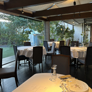 お庭に向かって、右側の壁を捉えた写真です。|740506さんのアーモニーアグレアーブル(旧:マノワール・ディノ)/テイクアンドギヴ・ニーズウェディングの写真(2398333)