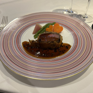 美味しいお肉料理。頬っぺたが落ちるとは正にこのことでした。|740506さんのアーモニーアグレアーブル(旧:マノワール・ディノ)/テイクアンドギヴ・ニーズウェディングの写真(2398327)