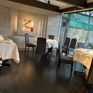 お庭に向かって、左側の壁を捉えた写真です。|740506さんのアーモニーアグレアーブル(旧:マノワール・ディノ)/テイクアンドギヴ・ニーズウェディングの写真(2398331)