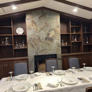 レストランの中に小さなお部屋があり、個室のようでした。|740506さんのアーモニーアグレアーブル(旧:マノワール・ディノ)/テイクアンドギヴ・ニーズウェディングの写真(2398329)