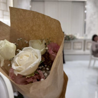 持ち帰り用に包んだ装花