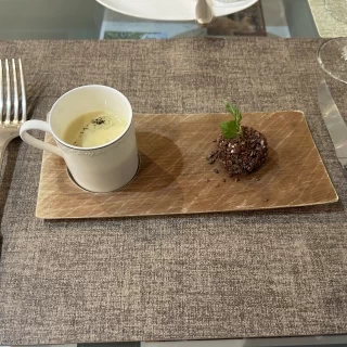 フォアグラと木苺が盆栽になっていて薩摩芋スープも美味しかった