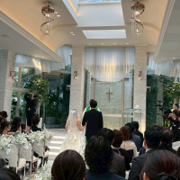 シンプルでゴージャスな雰囲気のチャペルです