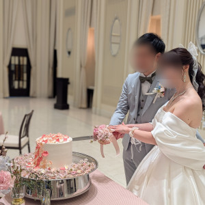 ケーキ入刀|740868さんのAQUA GARDEN TERRACE（アクアガーデンテラス）/テイクアンドギヴ・ニーズウェディングの写真(2402905)