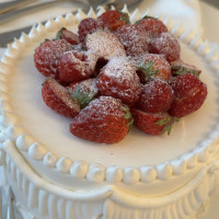ウエディングケーキの上の部分のみ
