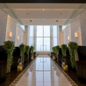 チャペル会場の様子|741110さんのラグナスイート 新横浜 ホテル&ウェディングの写真(2397574)