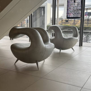 おしゃれな椅子がいっぱいありました