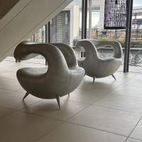 おしゃれな椅子がいっぱいありました