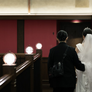 新郎のもとへ向かう途中|741166さんのTHE CONDER HOUSE(ザ・コンダーハウス)の写真(2554645)