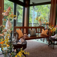 色の配色やお花の種類などこだわりのたくさん詰まった高砂