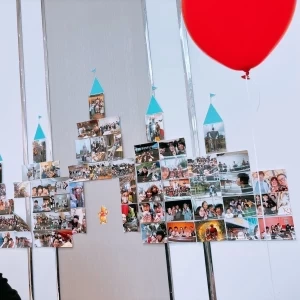 フェルカムスペースの壁にはシンデレラ城のように写真を配置|741262さんのアルマリアン 福岡（ALMALIEN FUKUOKA）の写真(2393906)