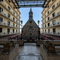 2階の広場から見たチャペル（フォトスポット）