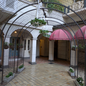 ホテルとチャペルの間の通路|741348さんのホテルモントレ大阪の写真(2597065)