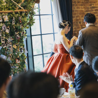 光の沢山入る会場です！