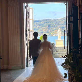 大聖堂の扉を開けると海が見えます