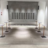 ロビーにはゲスト宛の手紙を入れるポストがあります