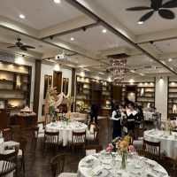 ナチュラルでアットホームな披露宴会場でした。